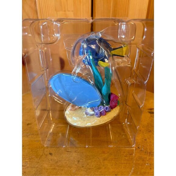 Hallmark 2007 Marlin and Dory Disney's Finding Nemo (4724) - Picture 3 of 8